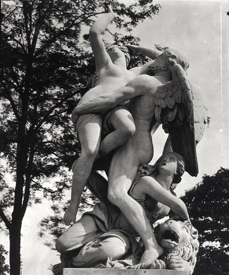 Saturn Abducting Cybele, allegory of Earth, photographied in the Jardin des Tuileries, Paris od Thomas Regnaudin