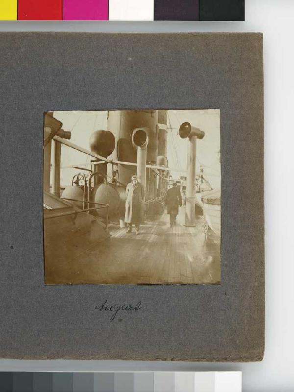 Fotoalbum Tunisreise, 1914. Blatt 5, Vorderseite rechts: Macke auf Dampfer, beschriftet "August" od Unbekannter Künstler