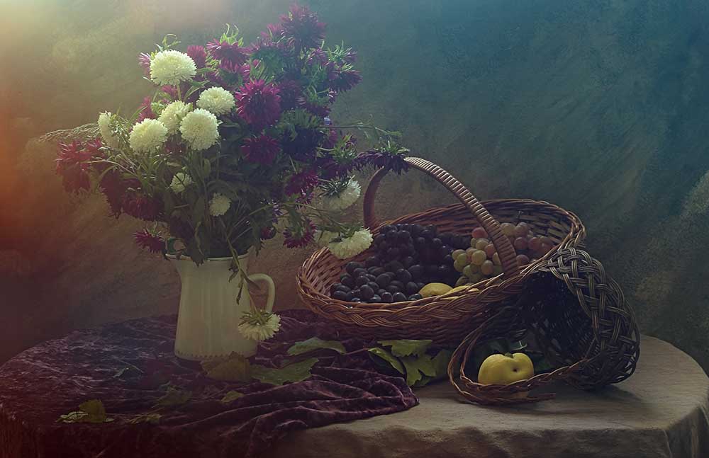 Still life with Flowers and Grapes od UstinaGreen