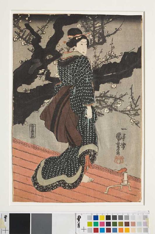 Frau, nachts unter einem blühenden Pflaumenbaum od Utagawa Kuniyoshi
