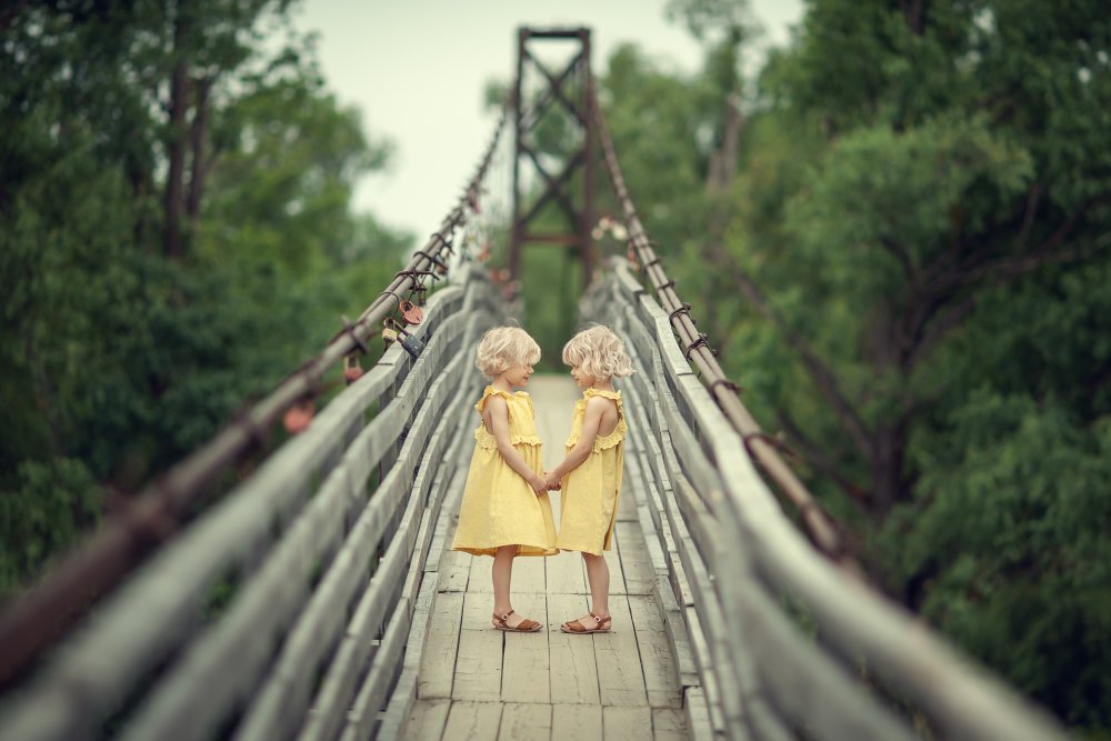 Love is the bridge between two hearts od Valentina Rabtsevich