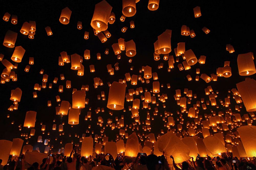 Floating Lanterns od Vichaya