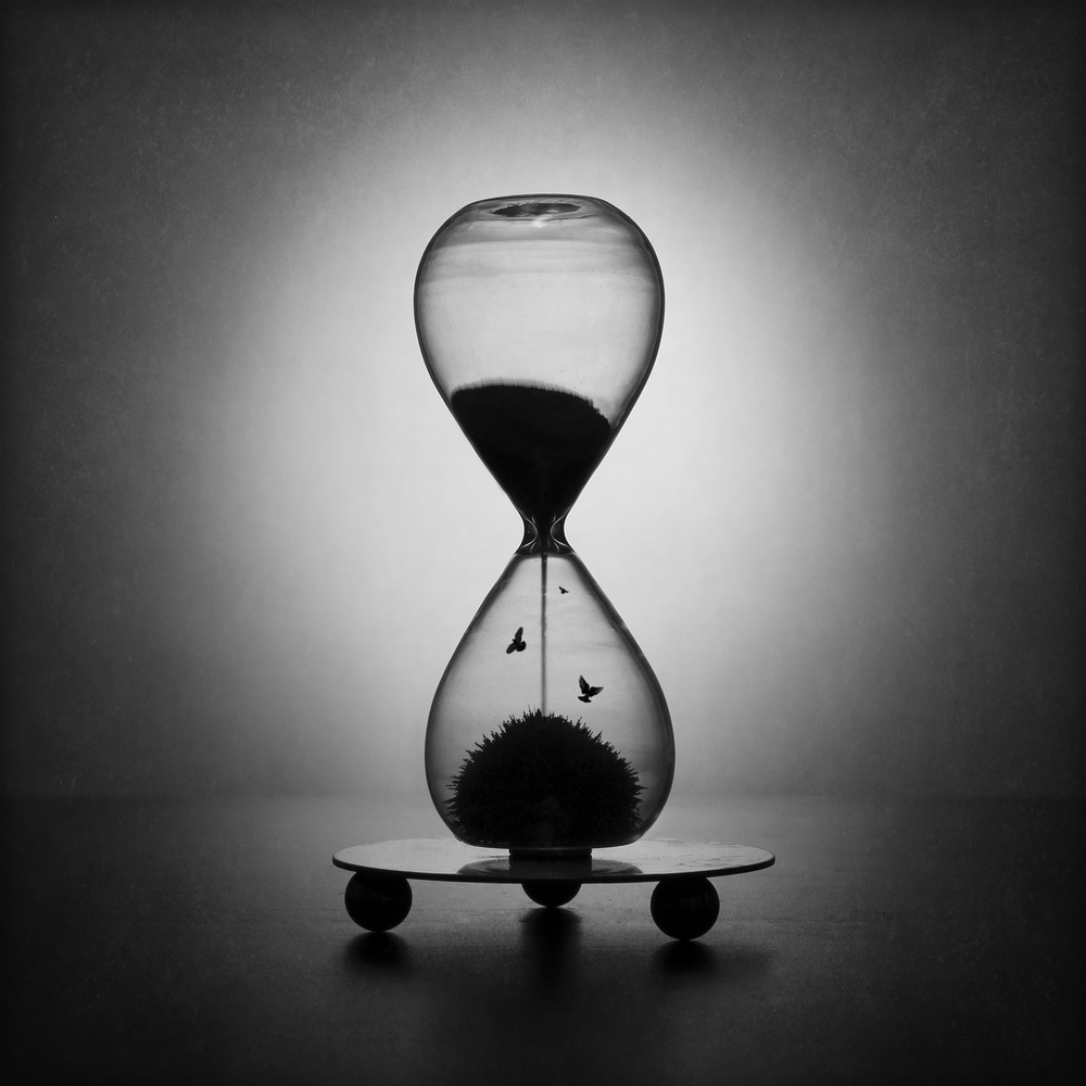 The inexorable passage of time od Victoria Glinka