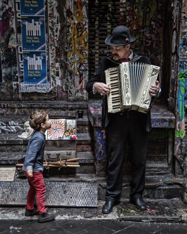 The Busker And The Boy od Vince Russell