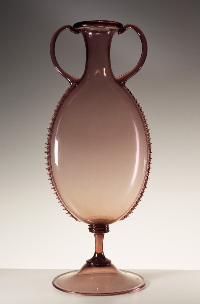 Pink glass amphora with notched edging worked using pliers od Vittorio Zecchin