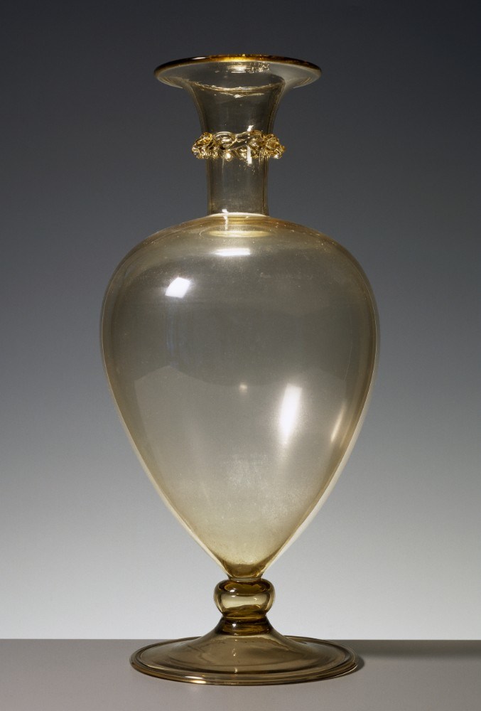 Veronese vase with lacework around the neck od Vittorio Zecchin