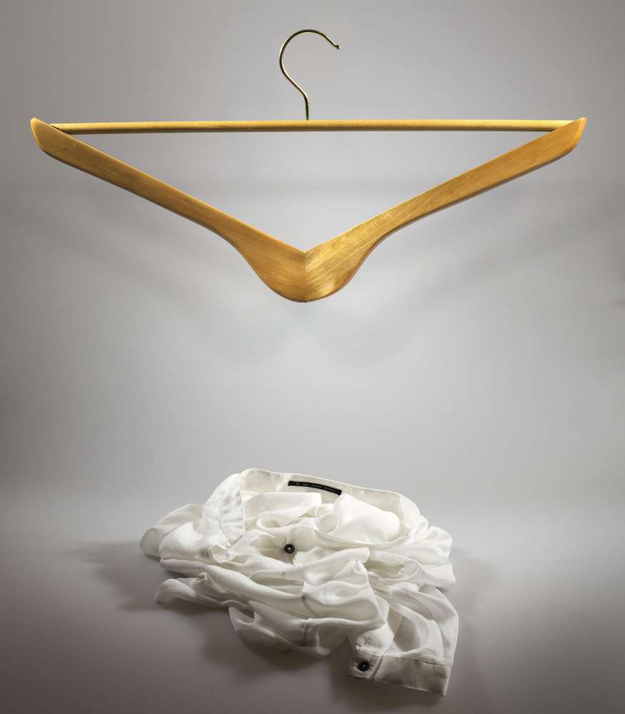 Useless series - The cloth hanger od Wieteke De Kogel