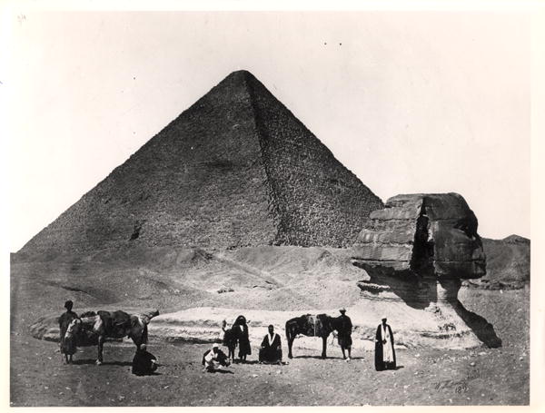 The Sphinx and the Great Pyramid of Khufu at Giza , c.1860 (b/w photo)  od Wilhelm Hammerschmidt