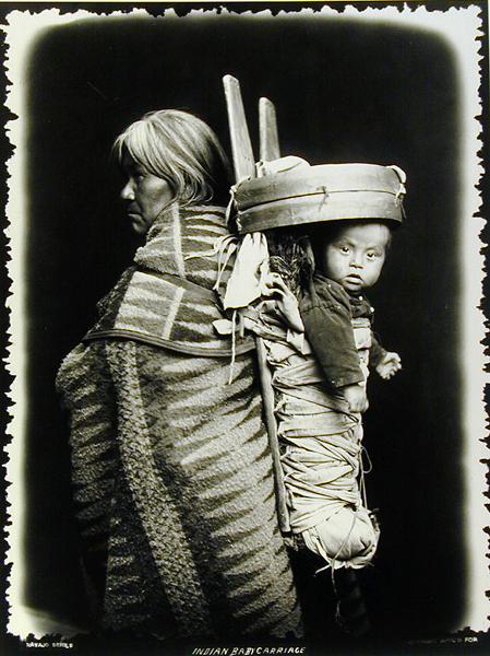 Navaho woman carrying a papoose on her back, c.1914 (b/w photo)  od William J. Carpenter