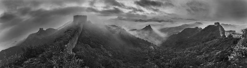 Misty Morning at Great Wall od Yan Zhang