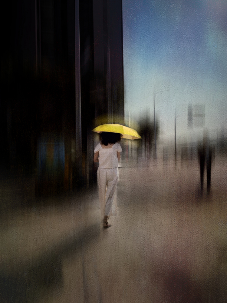 Yellow umbrella od Yi-Tang Wang