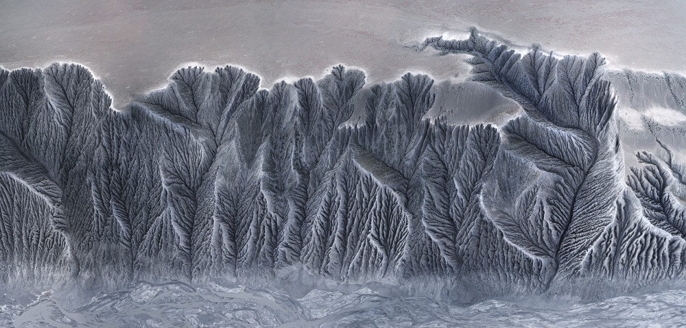Earth fissure od Yuan Cui