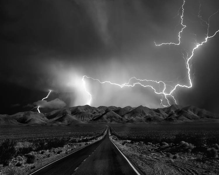 On the Road with the Thunder Gods od Yvette Depaepe